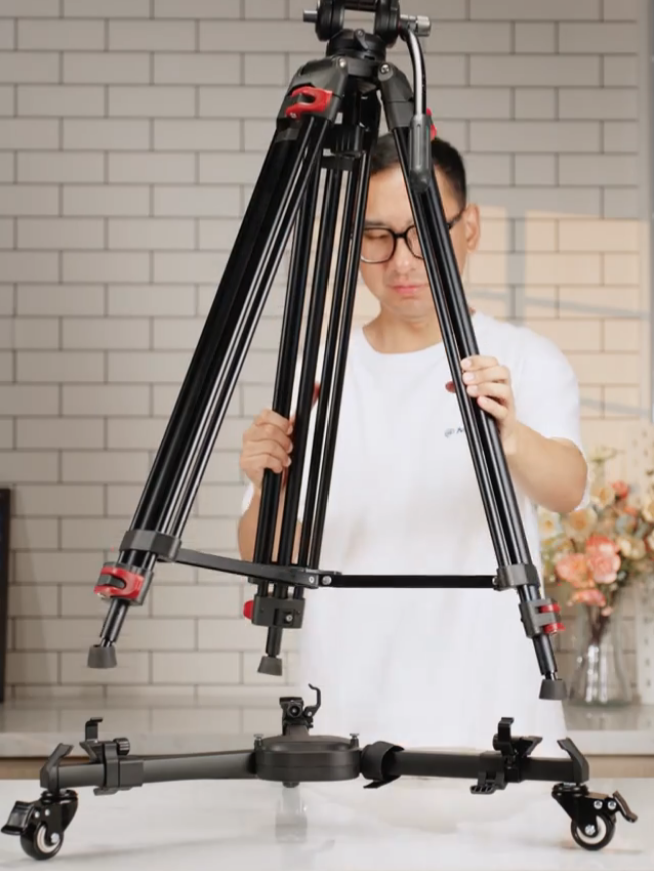 Experience steady shots and silky-smooth footage with the NEEWER TS009 tripod dolly! #neewer #tripod #dolly #photography #videography #studiosetup #outdoorphotography #cameragear