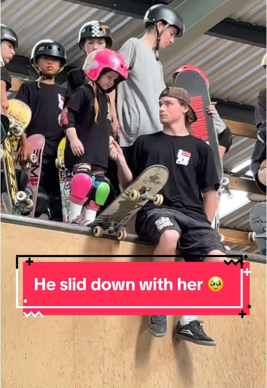 The way he slid down with her. 🥹 (🎥: @Pixie Shreds 🛹) 