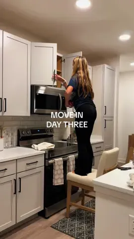 COUCH TOMORROW🤭 #movewithme #moving #moveout #husbandwife #wife #youngwife #moving #apartment #newapartment #Vlog #CleanTok #clean #new #aesthetic #asmr #swiffer #organize 