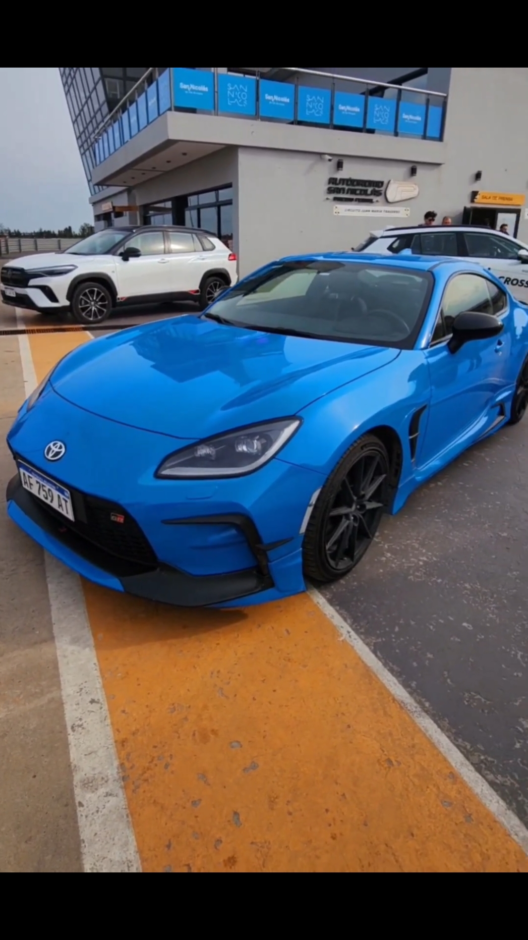 Nosotros ya estamos preparándonos para el Salón Del Automóvil Metropolitano 2025 🚘🔥 En la experiencia TOYOTA GAZOO RACING @tgr_arg tuvimos la oportunidad de estar con este Toyota 86 y verlo en acción 🤯 ¿Queres ver más de este Toyota 86? Seguinos 😉