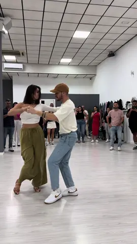 BRUJITA 🖤 #salsa #dancechallenge #video #tiktok #spain #lesson #dancers #work #tiktokspain #sbk #dance #music #worklife 