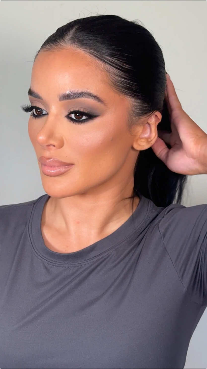 Snatcheddd👽   Smokey. Sultry. Bold. Makeup Deets 💋 Eye Shadow: @makeupbymario Master Mattes The Neutrals Foundation: @mehronmakeup HD Celebre HD Pro Foundation  Concealer: @anastasiabeverlyhills Magic Touch Concealer Setting Powder & Bronzer: @maccosmetics Mineralized Skin Finish Medium Golden & Dark Lip Combo: @morphe2 Sweet Tea Liner #maccosmetics Blankety Lipstick @NYX Professional Makeup Madeleine Gloss @Tyla Push to Start🎵 _____________________________  #njmakeupartist #makeupartistnj #newjersey #nj #nymua #newyorkmua #newjerseymua  #beforeandaftermakeup #newjerseymakeupartist #newjerseybride #makeup #motd #nymakeup #nymakeupartist #northjerseymua #northjerseymakeup #jerseymakeupartist #reel #viral #grwm #grwmmakeup #makeupbymario #nyxcosmetics #mehron #anastasiabeverlyhills  #maccosmetics #tyla #pushtostart #morphe