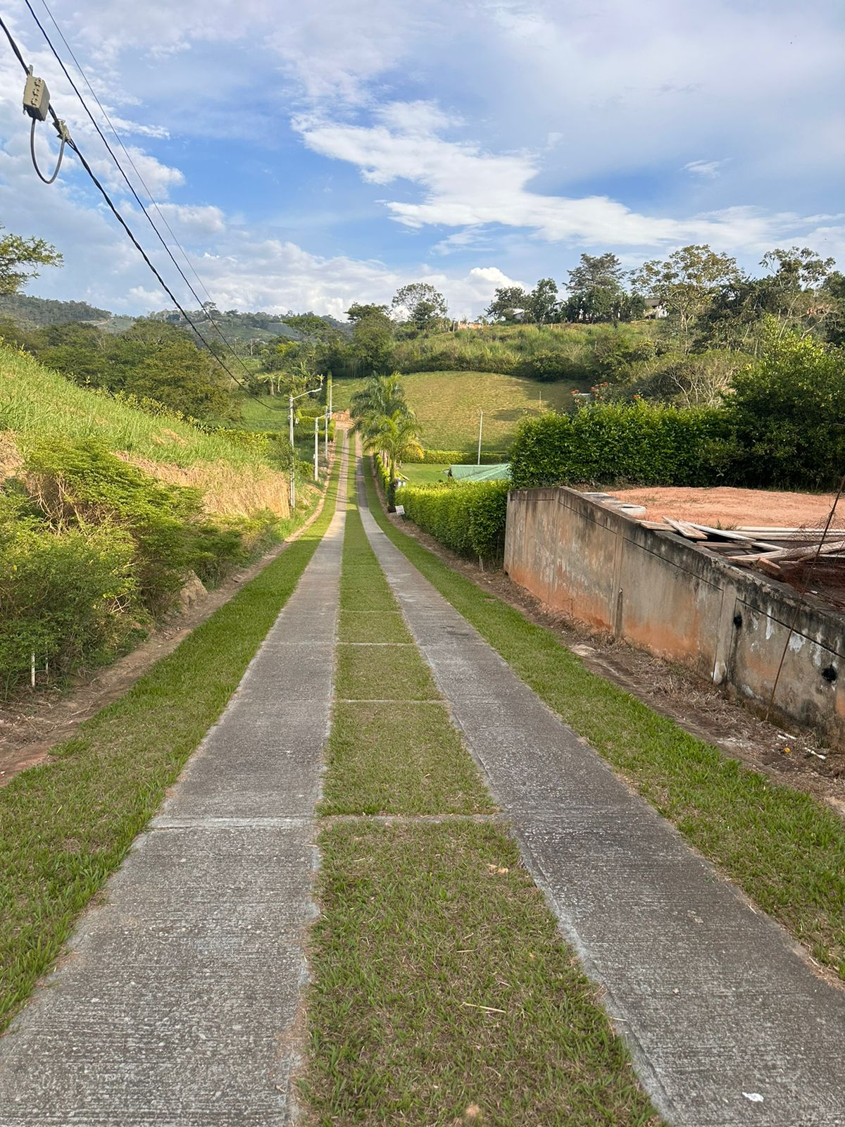 ¡GRAN OPORTUNIDAD DE INVERSIÓN ! 🚨 LOTES EN VENTA O PERMUTACION 🌳🌳 Dirección: Ubicado en el municipio de lebrija a 7 min de distancia Cuentan con servicios de GAS, LUZ,AGUA Horrillas de la carretera Se vende o se permuta ya sea Casas🏘️ Apartamentos🏬 Vehiculos🚘 Efectivo💵 Area: 5.000 m2 ( 7 MIN DEL PARQUE DE LEBRIJA) Precio de venta: $400.000 millones ¿Quieres más información? Contáctanos ! ☎️3245008892 #santander#bienesraices#inmobiliaria#bucaramanga#lebrijasantander#lebrija#ventalotes#ventaopermuta#lotesenventa#apartamento#carros#casas#efectivo#inversion#ventalotes