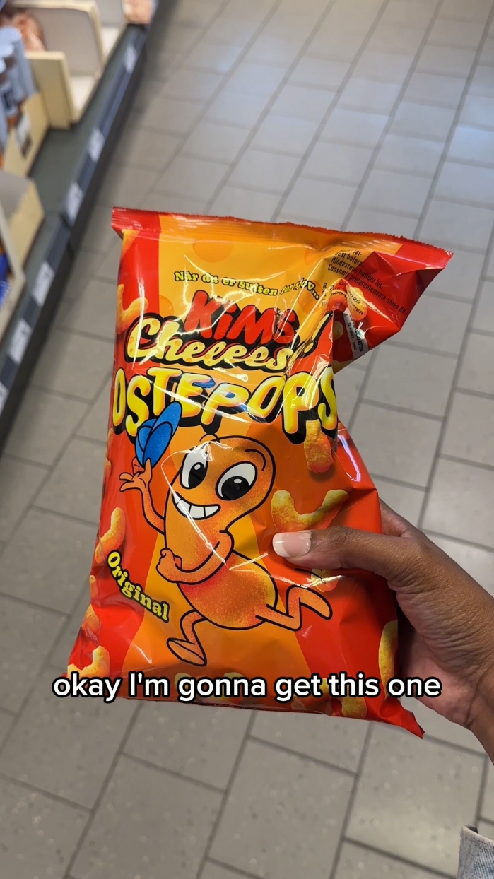 I may or may not gave a personal ranking of different countries' cheeto versions lol#Denmarktravel #CopenhagenTravel #solotravel #netto #cheetos