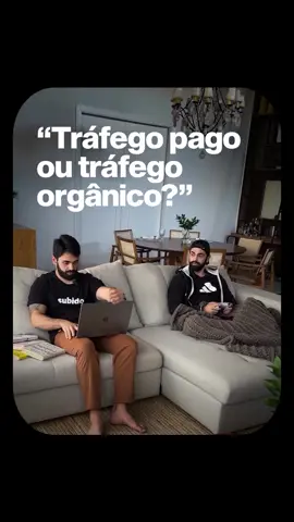 Esquece essa ideia rasa de que tráfego pago e tráfego orgânico são coisas opostas. Um “impulsiona” o outro, simples assim. E eu te aconselho a investir nos dois. Mas do jeito certo. Se você é fera no orgânico, com o tráfego pago sua mensagem vai atingir e impactar ainda mais gente. E se você já faz tráfego pago, seu trabalho vai dar ainda mais resultado se você tiver um bom orgânico pra explorar. E não: eu não tô falando pra ninguém virar um megazord, fazer TUDO e tomar um suquinho de burnout todo dia quando acordar. Eu tô falando de se tornar um profissional muito mais completo e ESTRATÉGICO, que domina esse jogo da audiência de ponta a ponta. —-—— Inscrições abertas para o Gestão de Tráfego Orgânico com R$ 300 de desconto e o DOBRO de chances de ser sorteado e ganhar um vale presente de R$ 10 mil reais. (E se você for subido ou subidoPRO, o desconto aumenta com os cupons do site.) Link na Bio. #pedrosobral #midiassociais #midiassociais #marketingdigital #trafego #pago #organico #trafegopago #trafegoorganico #gestores #subido 