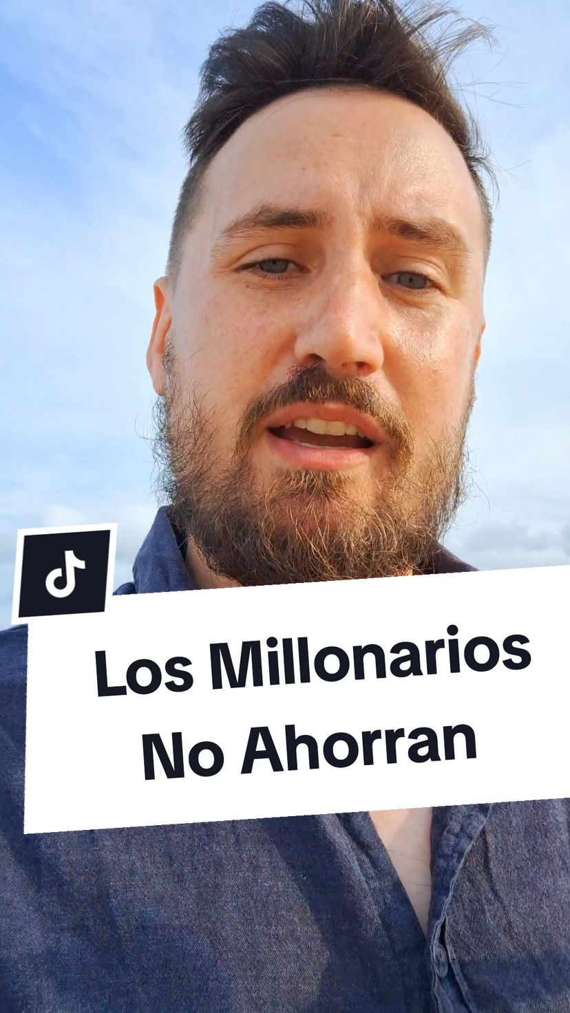 Por Esto Los Millonarios No Ahorran. El millonario no ahorra, el millonario invierte.  Ahorrar es algo que se le enseña al pobre para que los bancos hagan dinero. Pedí una copia de mi libro para ampliar tu mente. #dinero #moneyhacks #invertir #ahorro 