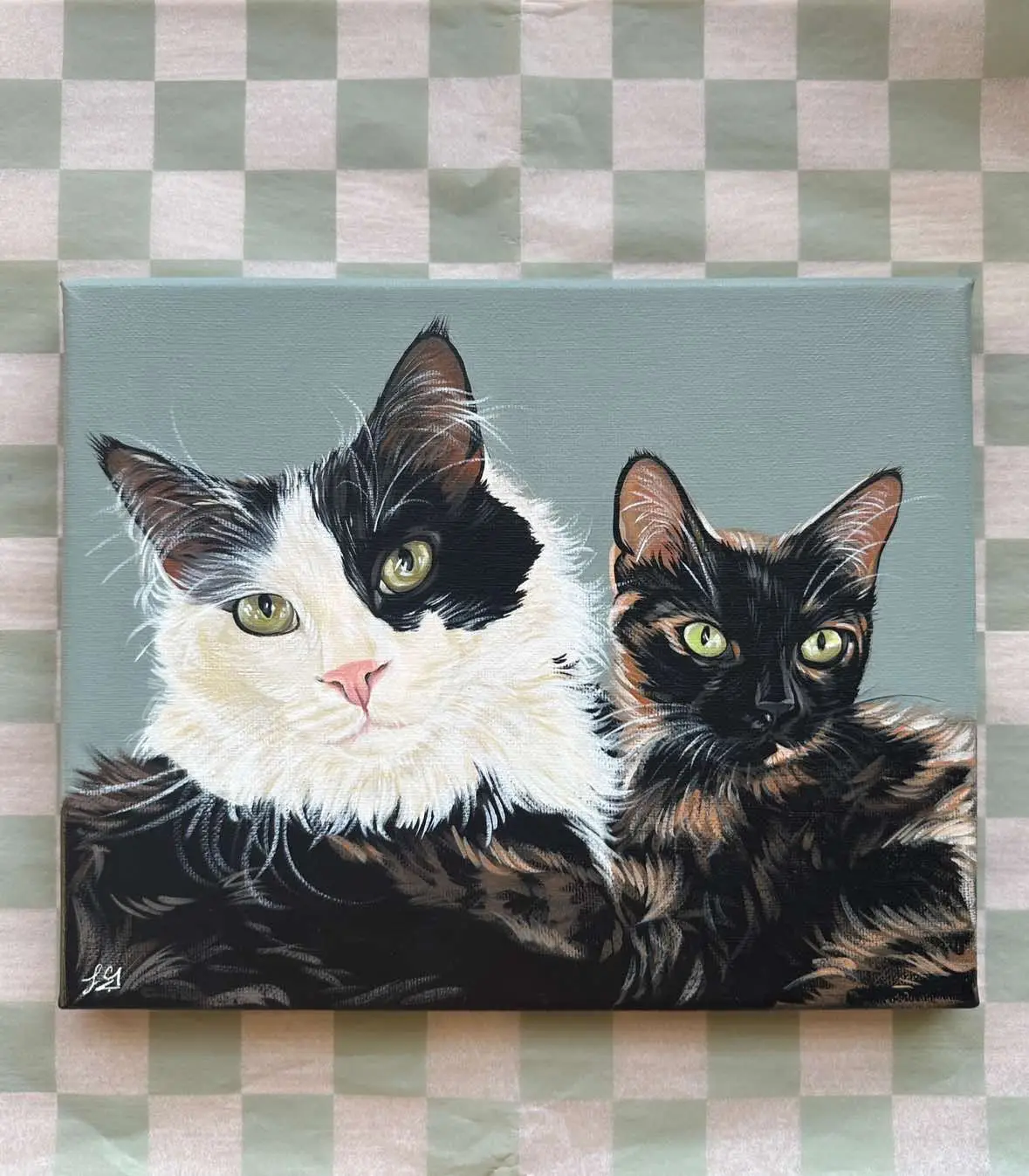 It can be tough to work with a glare but I’m so happy about the outcome! This pair of kitties is gorgeous! Thank you Amber! 🖤 #kittiesoftiktok #catsoftiktiok #catmama #petportrait #catpainting #tortitude 