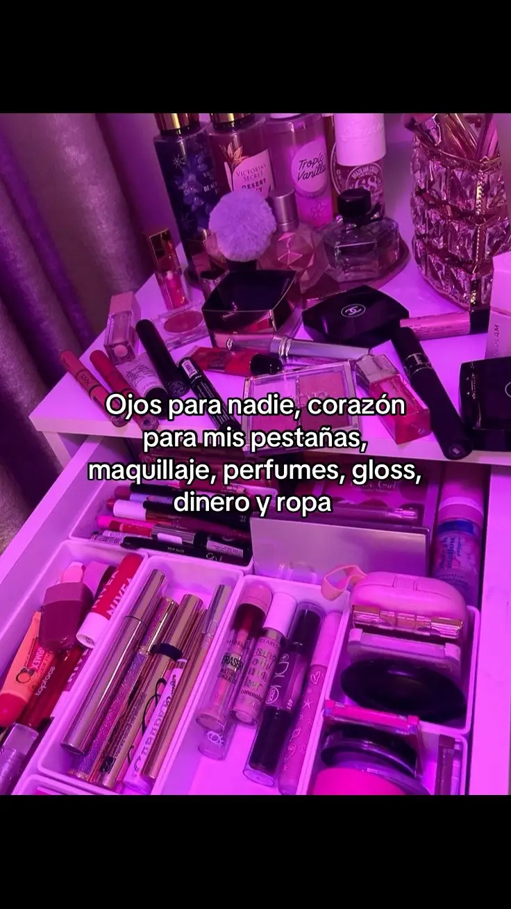 #makeup #perfumes #gloss #dinero #ropa #amoelmaquillaje #girls #paratii #chicas #maquillaje #maquillista #dior #pestañas #dior #labial #viral #vistas #rubor #labial 