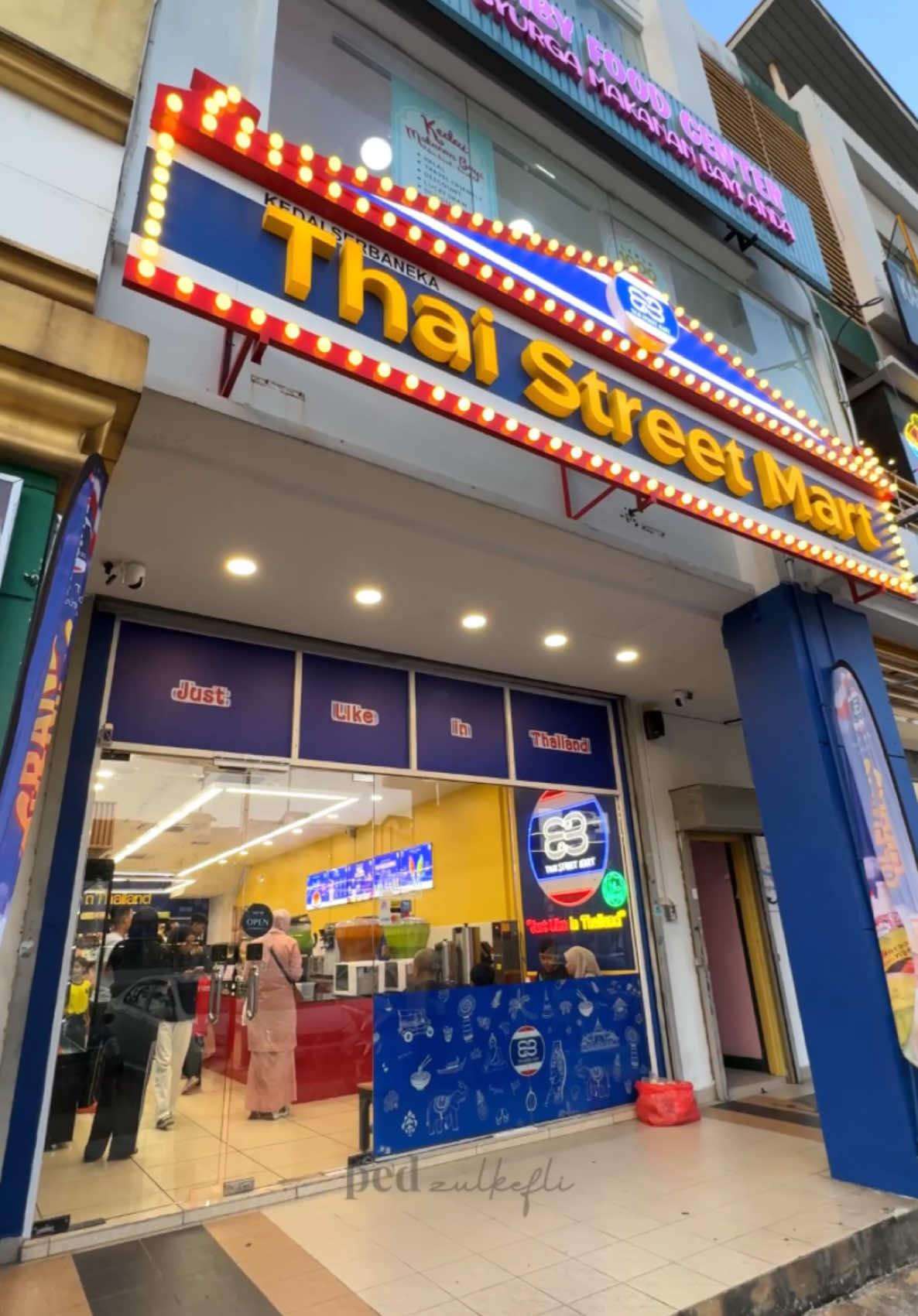 Tak sangka Shah Alam ada kedai mcm ni. Burger thai & THAI MILK BUN PUN ADA TAU! 