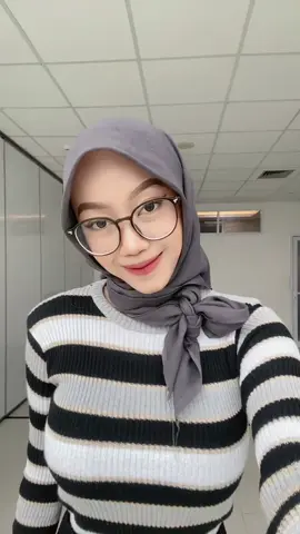 Halo gais 🖐🤗#berandamu #fyp #fyppppppppppppppppppppppp #lewatberanda #xyzbcafypシ #cewekcantik #ayamkampuss #kekinian #jilbabgede #tobrut #jilbabtiktok #hijabstyle #ootdhijab #ootdhijabstyle #ootdngampus #ngampuschek #ngampusoutfit 