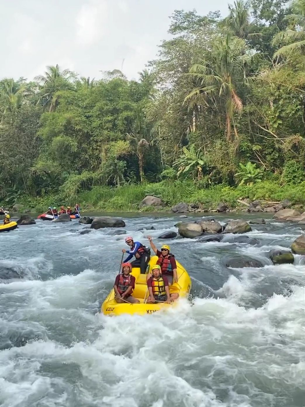 atur jadwal mu🫵 #arungjeram #rafting #fypp #sungaielomagelang #magelangexplore #virall 