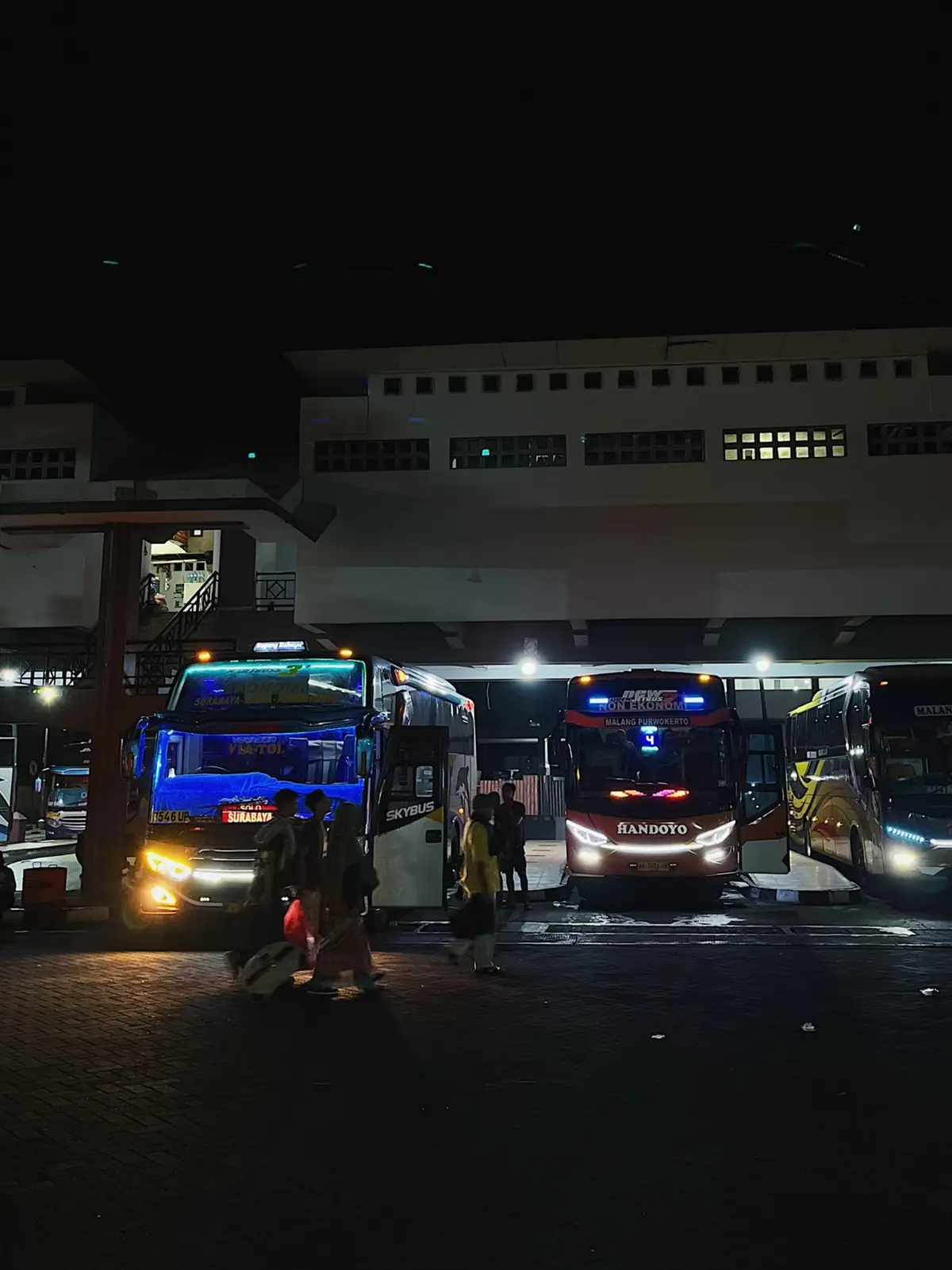 beberapa jepretan foto di terminal terbesar di Provinsi Daerah Istimewa Yogyakarta #busmania #busmaniacommunity #fyp #fypシ #giwangan #jogja #jogja24jam #jogjaistimewa #sugengrahayu #sumbergroup #stutjack🌶 #eka #ekacepat #handoyo #penggemarsumbergroup #basuri #telolet #citraadilancar  @EKA @Adiputro Wirasejati @PT. SELAMAT SUGENG RAHAYU 