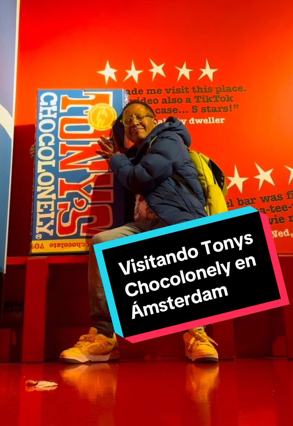 Estar aqui es como estar en el paraiso del chocolate. Si tienen un viaje por Amsterdam tienen que ir a @Tony’s Chocolonely donde pueden personalizsr su propia barra de chocolate. Está a solo minutos de la estación central. #tonyschocolonely #chocolate #amsterdam #viajes #aventura #lugaresunicos #cherrypopmx #raisethebar 