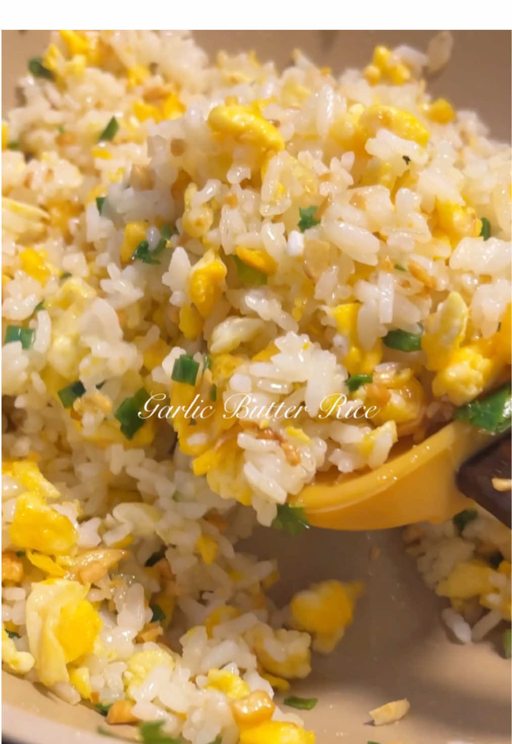 Wajib coba sumpah enak bangettt!!! Daripada nasi dikecapin kalo aku sih suka yg diginiin  #nasigoreng #garlicbutterrice #butter #nasi #MakanLokal #menurumahan 