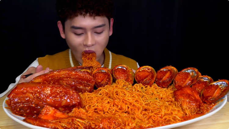 Spicy Hot Noodles With Spicy Mushroom Grilled Pork MukBang! #asmr #asmrvideo #mukbang #bonggil #mukbangbonggil #asmrsegments #food #asmrfood #foodblogger #koreanfood #foodchallenge #eatwithbonggil #tiktokfood #foodvideo #foryou #fyp #foryoupage #fypシ゚viral #explore #yummy 