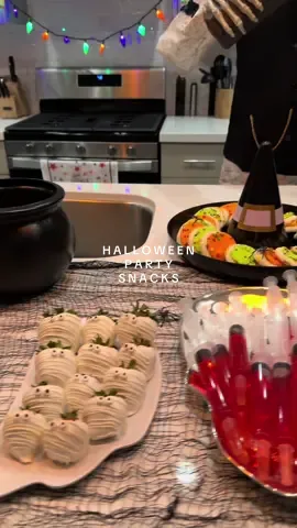 snack ideas for a halloween party 👻 #halloweenparty #halloweenpartysnacks #halloweenpartyfood 