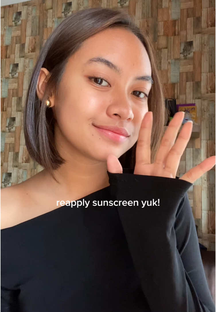 sekarang reapply sunscreen ga perlu takut lengket & ada whitecast lagi💁🏻‍♀️ @Unitary Beauty  #UnitAry #physicalsunscreen 