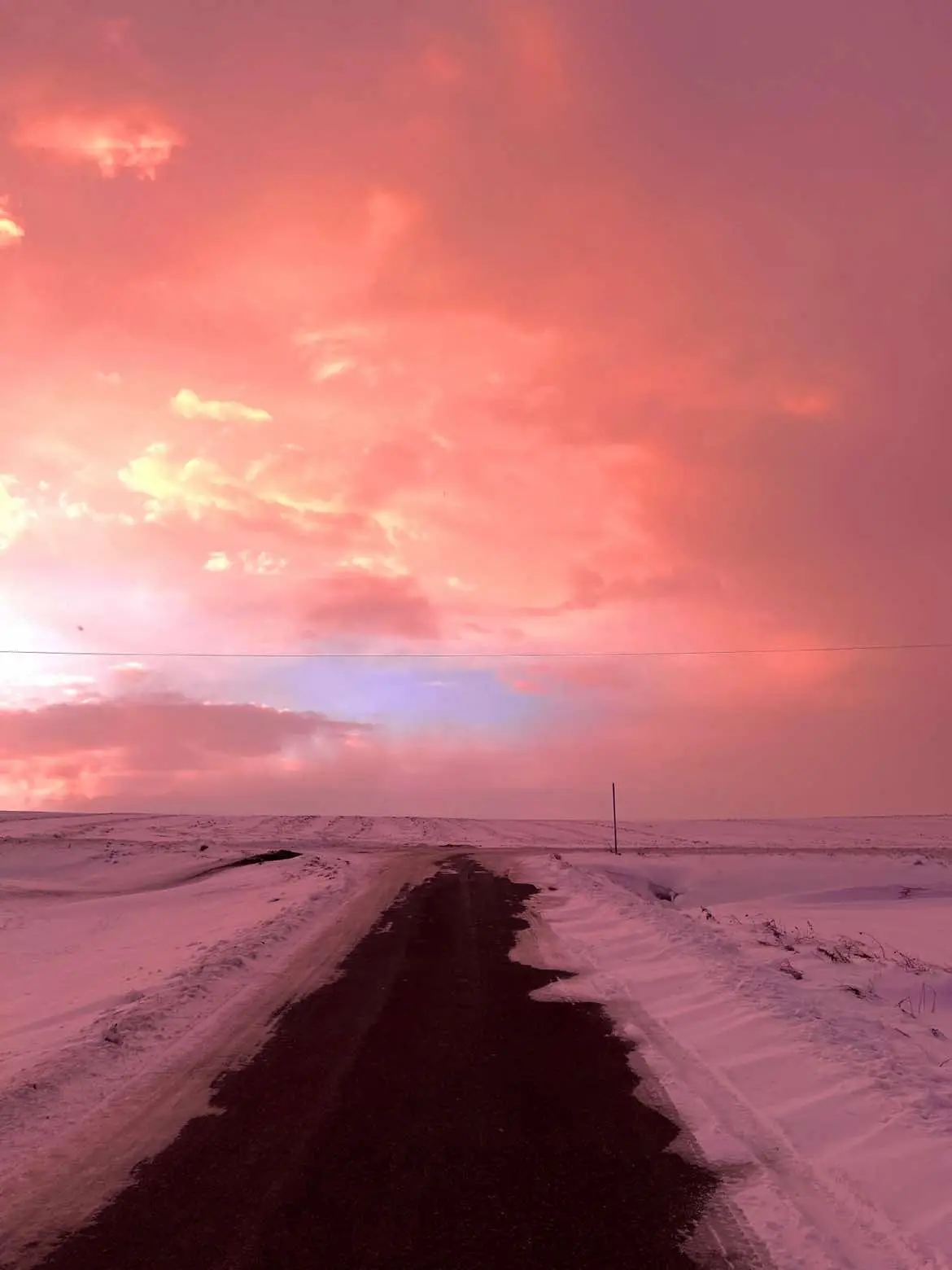 My favorite sunrise #nature #naturelove #naturelover #fyp #skyline #naturevibes #landscape #naturephotography #fypシ゚ #sunrise #countryside #sky #clouds #photography #photomagic #snow #winter #winterwonderland #wintervibes #snowfall #snowday 