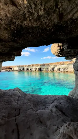 Jeden z najpiękniejszych widoków w życiu🥹                           #cyprus #seacaves #explorecyprus #views #capegreco 