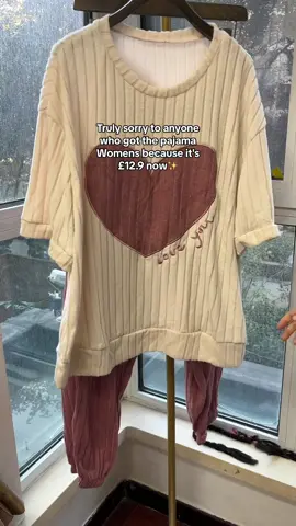 #tiktokmademebuyit #spotlight #girl #OOTD #pajamas #winter #fashion 