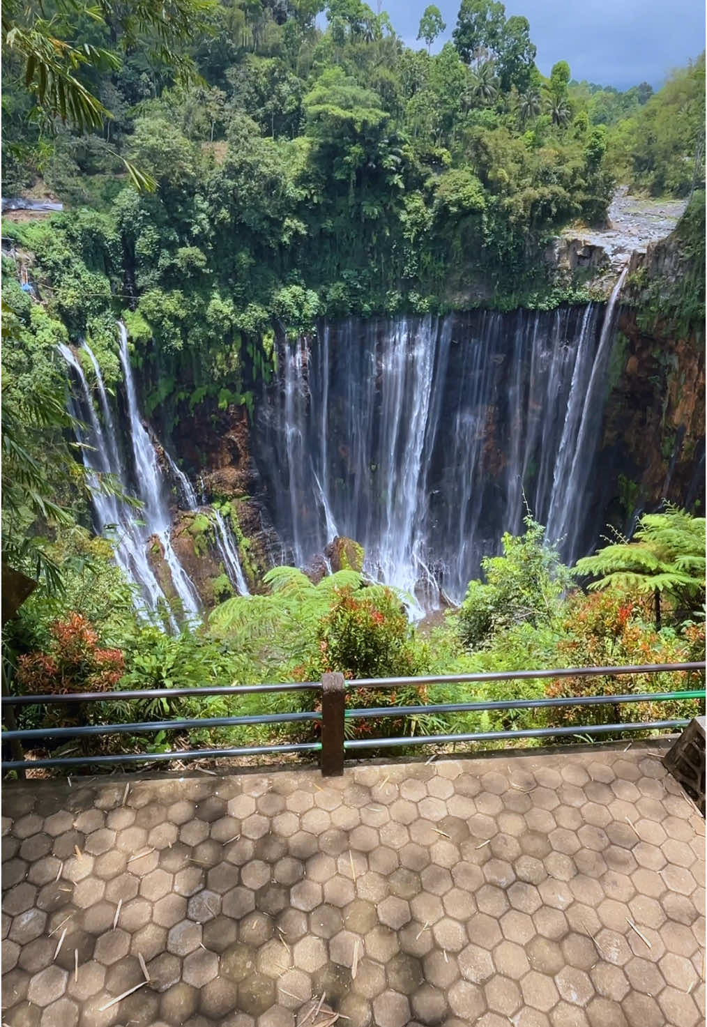 Eh tiba tiba sesepi ini di tumpak sewu 😉 #tumpaksewu #tumpaksewuwaterfall #dolanpronojiwo #visitpronojiwo 