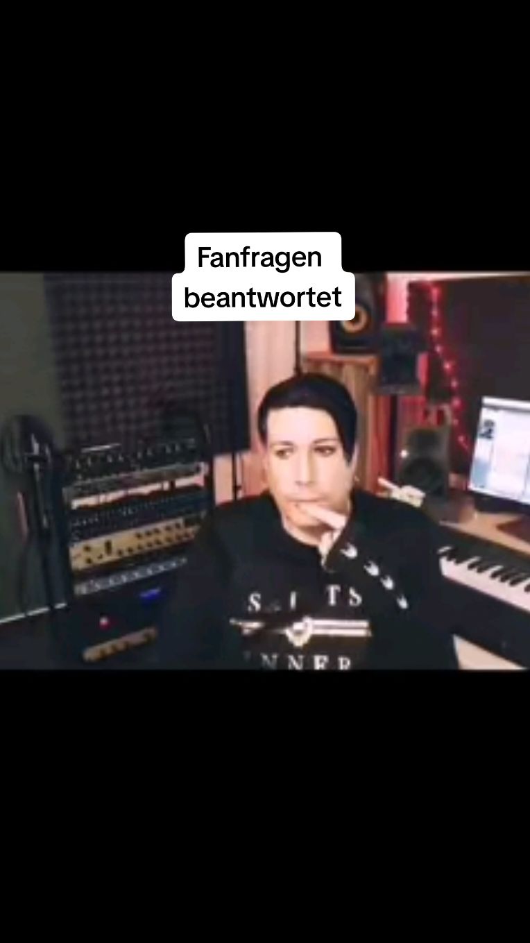 Hier seht ihr mal noch ein älteres Interview von 2021, in dem ich Fragen von Fans beantwortet habe. #gothic #gothgirl #goths #darkwave #darkpop #blutengel #shehatesemotions #music #chrispohl 