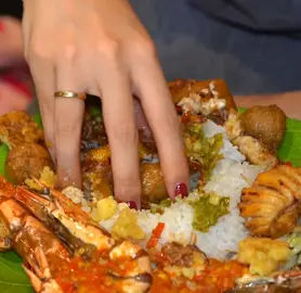 Makan sambal bakar (Yt:Gerry Girianza) #gerrygirianza #bellakukutanesia #sambalbakar #sambalijo #ayamgoreng #telurdadar #cumi #udanggoreng #makanpedas #bikinngiler #mukbangeatingshow #mukbangindonesia 