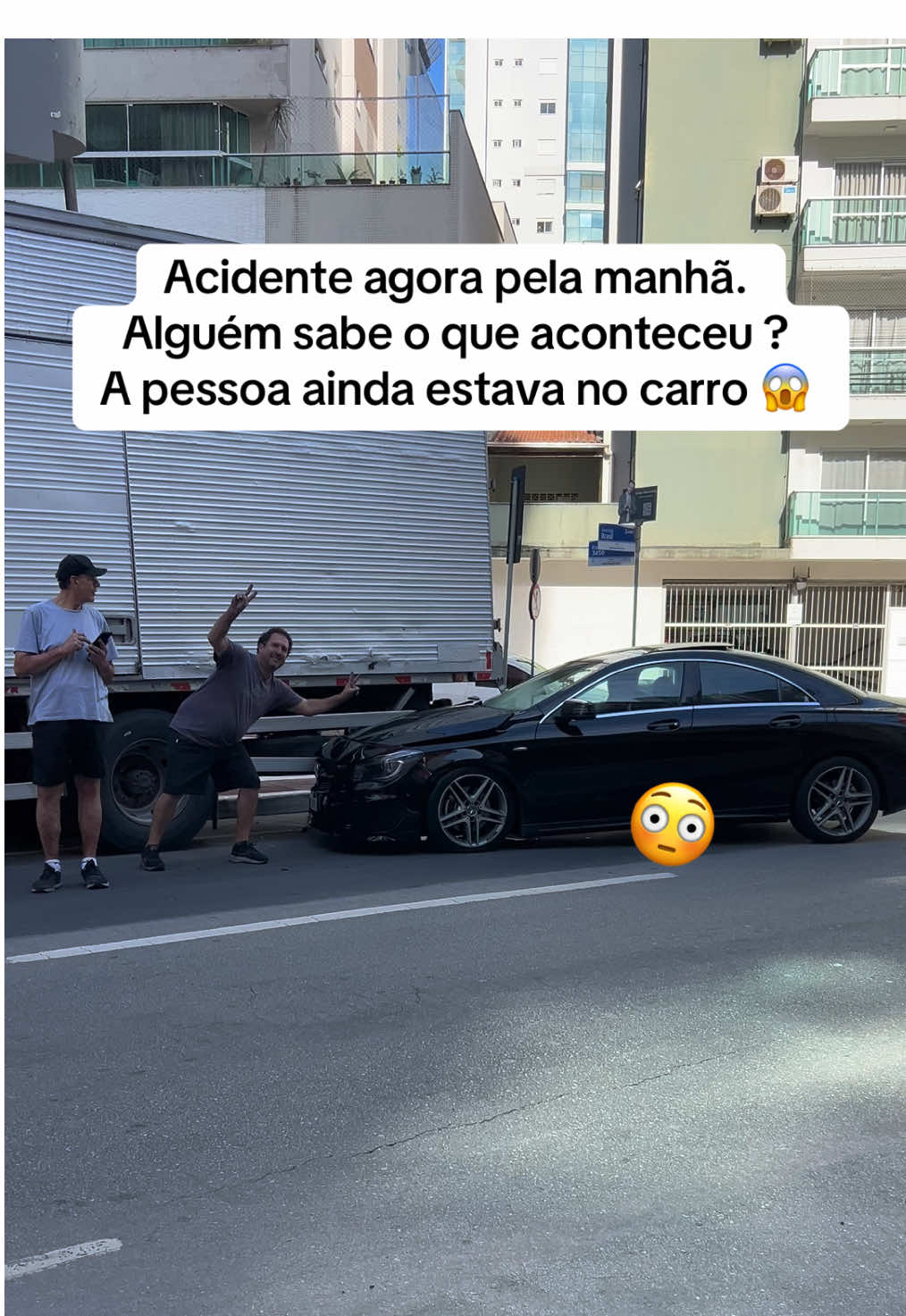 E a curiosidade como fica ? 😱😱😱Alguém sabe o que aconteceu? #balneariocamboriu #bc #carros #mercedes #batida 