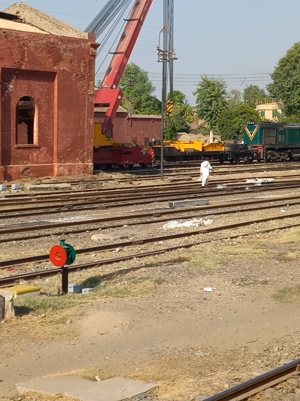 Railway Crane #foryoupagе #trainkasafar #pakistanrailway #jawadchaudhary969 #traindriver 