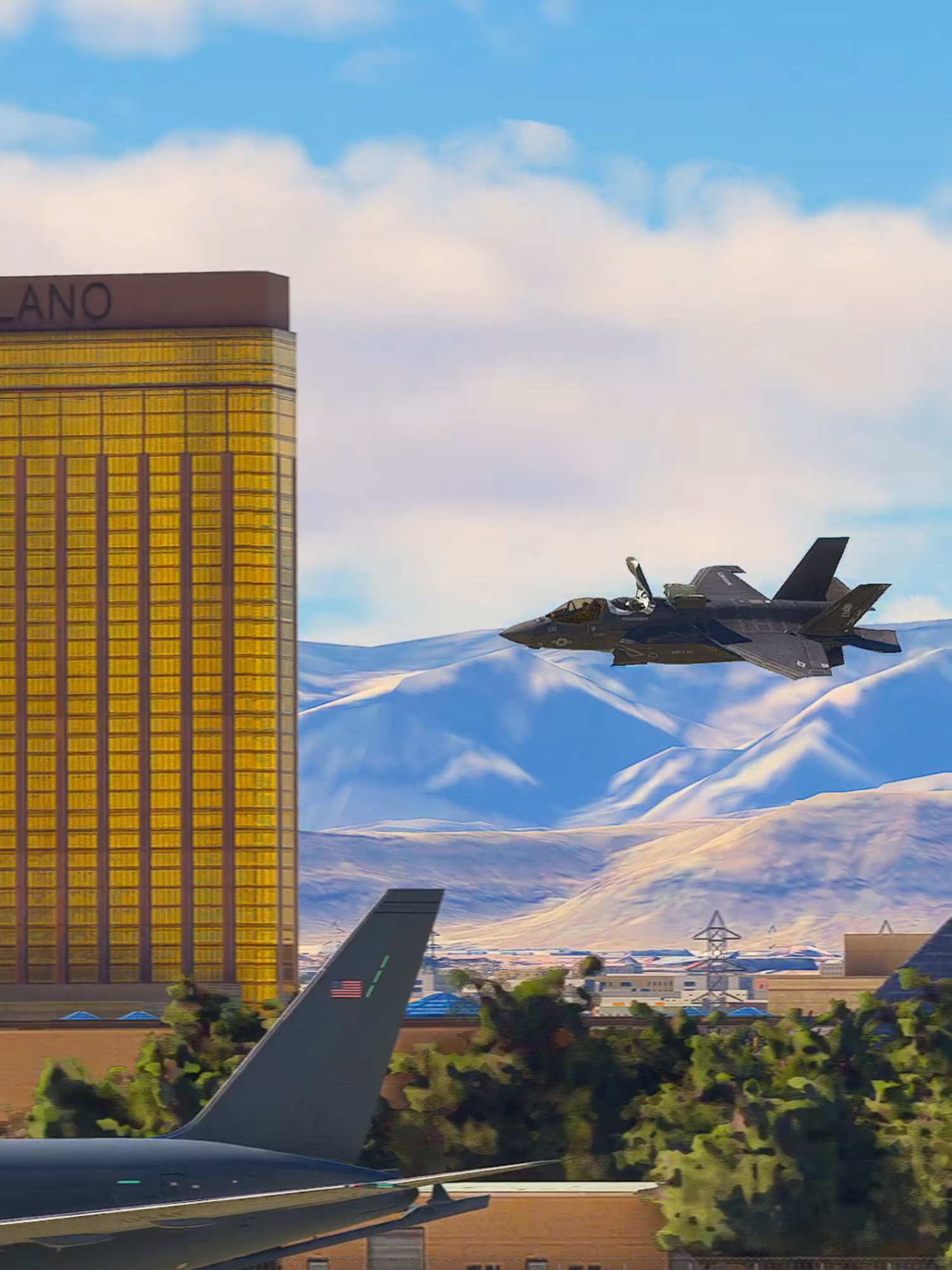 Amazing how this F-35 Jet Fighter lands in Las Vegas usa #aviation #f35 #usaf #lasvegas