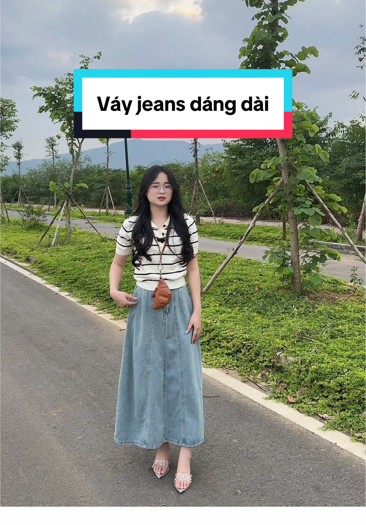 Chân váy jeans dáng dài mặc 4 mùa luôn nha #chanvayjeans #chanvay #vayjeans 