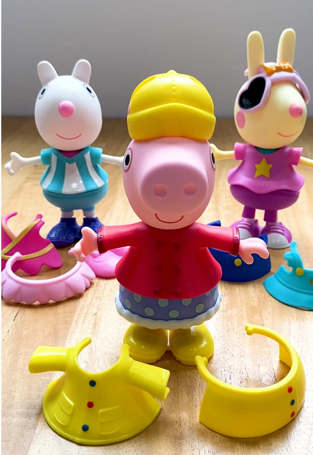 What’s your FYP without ASMR Peppa toy videos? 🤩 Our dress up figures are out NOW. Link in bio 🔗 #peppapig #asmr #parentsoftiktok 