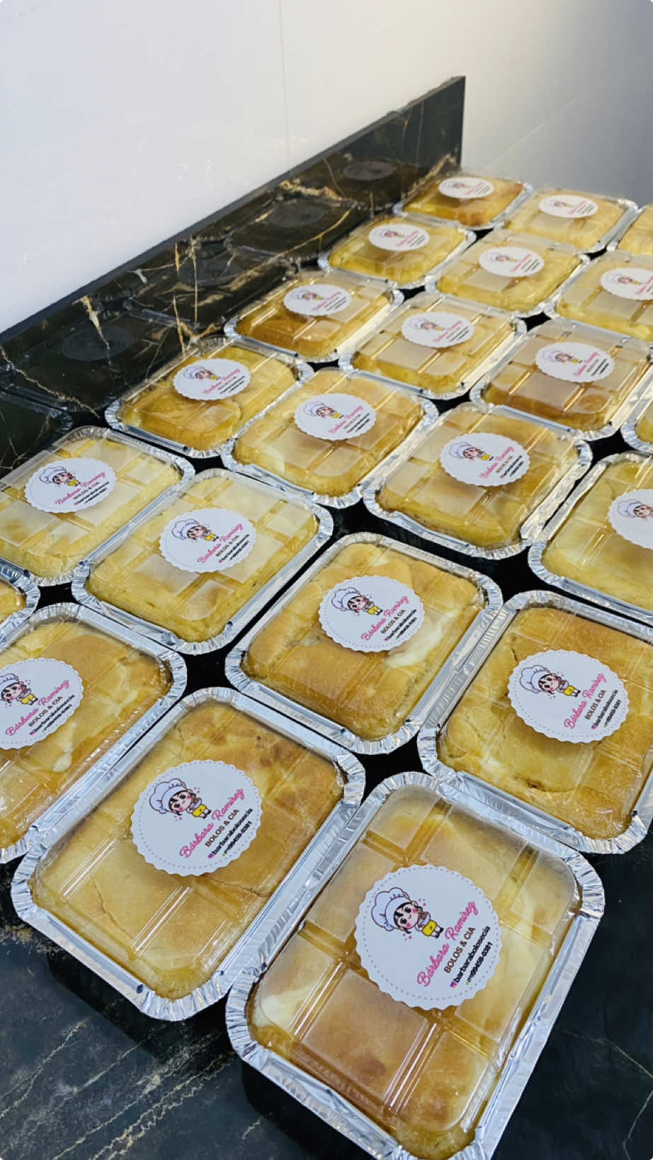 Produçao de torta de frango com requeijão Embalagem: Marmita Alumínio 220ml Tampa Pet Retangular  #cozinhandoemcasa #confeitaria #bolos #torta #feitocomamor 