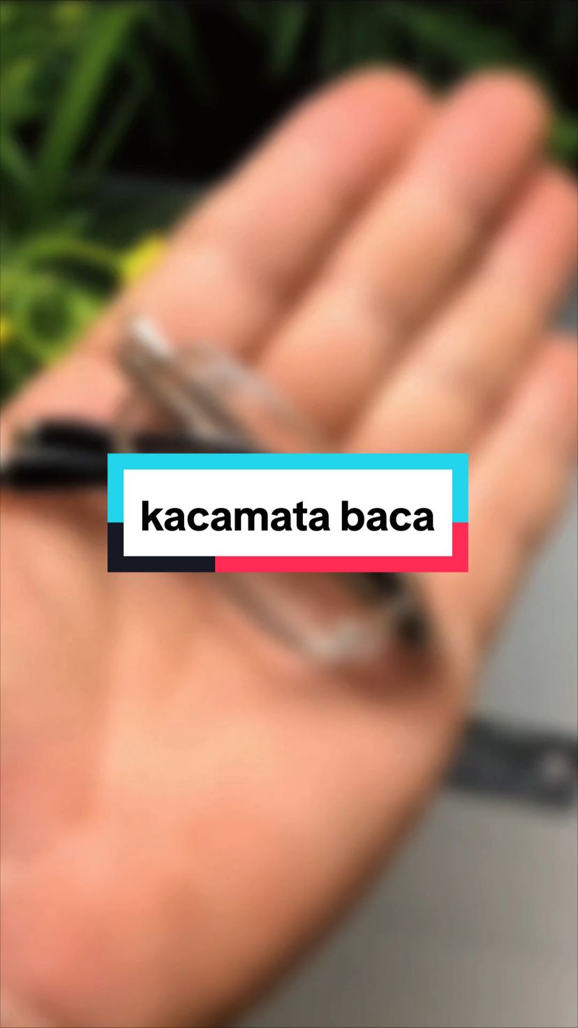 kacamata baca bisa dilihat dan mudah dibawa kemana-mana. #kacamataplus #kacamatawanita #kacamatabaca #kacamatalipat #kacamataorangtua #wibgajian 