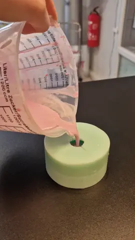 Ha Te is szeretnéd tudni hogyan készül a legnépszerűbb illatos dekorációnk, lesd meg a videót🫣🥰 #soap #soapflower #soapmaker #soapdesign #soapmaking #floralsoapdesign #floraldesign #szappandekoráció #szappanvirág #szappankészítés #szappanbox #soapflower @Celina Pintér @PintérEra Mesterkörmös💅 