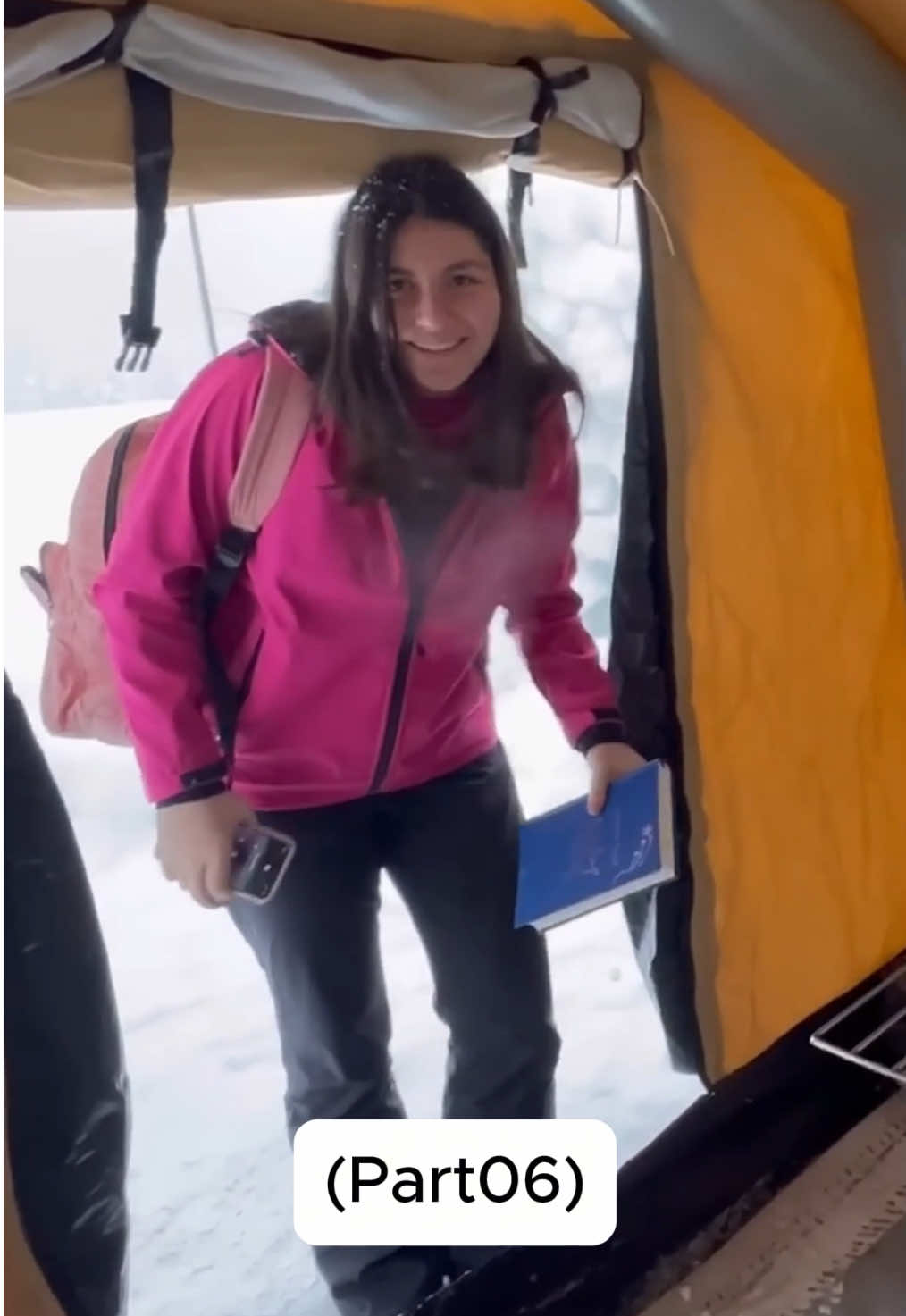 Em meio a uma tempestade de vento no deserto gelado, uma família desfruta do calor e aconchego dentro da tenda. Unidos, enfrentam o clima extremo enquanto vivem momentos inesquecíveis em meio ao gelo. ❄️💨 Original Video: https://www.youtube.com/watch?v=GB7vG-ogJbc&t=944s #foryou #fyp #viral #familiatiktok #acampamento #aventura #campinglife #natureza #explorar #desertodegelo #tiktokbrasil