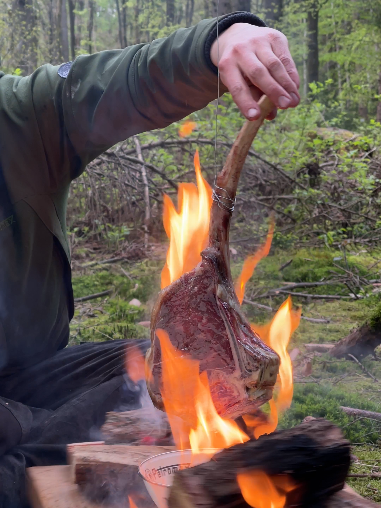 Twisting flames performing magic on my tomahawk 🤩 #tomahawk #firekitchen #cooking