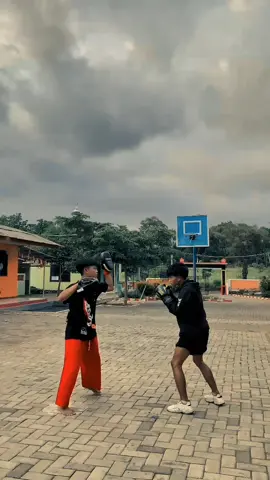 oknum suka guyon🔥🤣#psht#boxing#pagarnusa#pshtjember#shadowboxing#fypage 