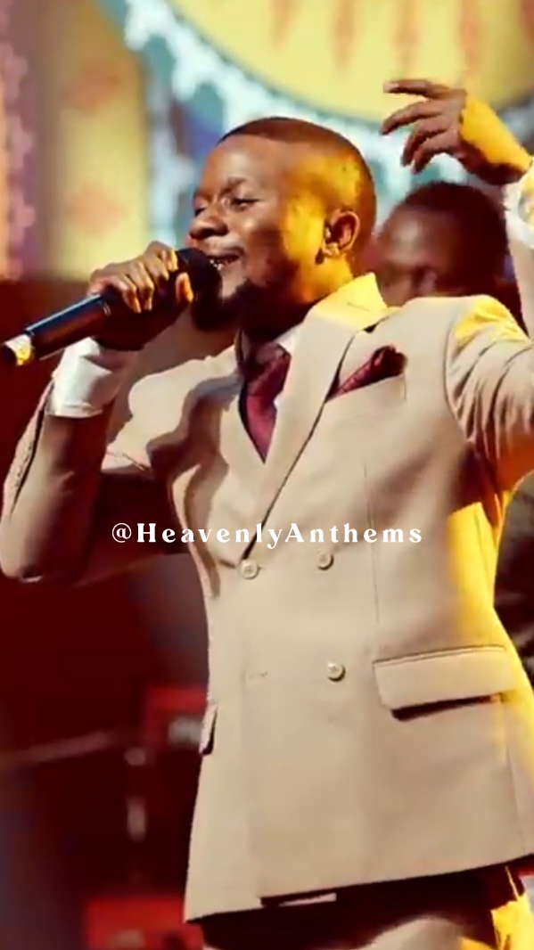 Ananinyeshea mvua ya baraka #gospellyrics #gospelhub #gospelvideos #gospelmusic #agapegospelband #heavenlyanthems 