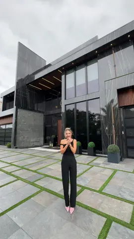 just a casual friday exploring a $48 million house 🙂 Full tour coming soon on @The Luxury Home Show 😍😍😅😅 #theluxuryhomeshow #fortlauderdale #fortlauderdalerealestate #floridarealestate 