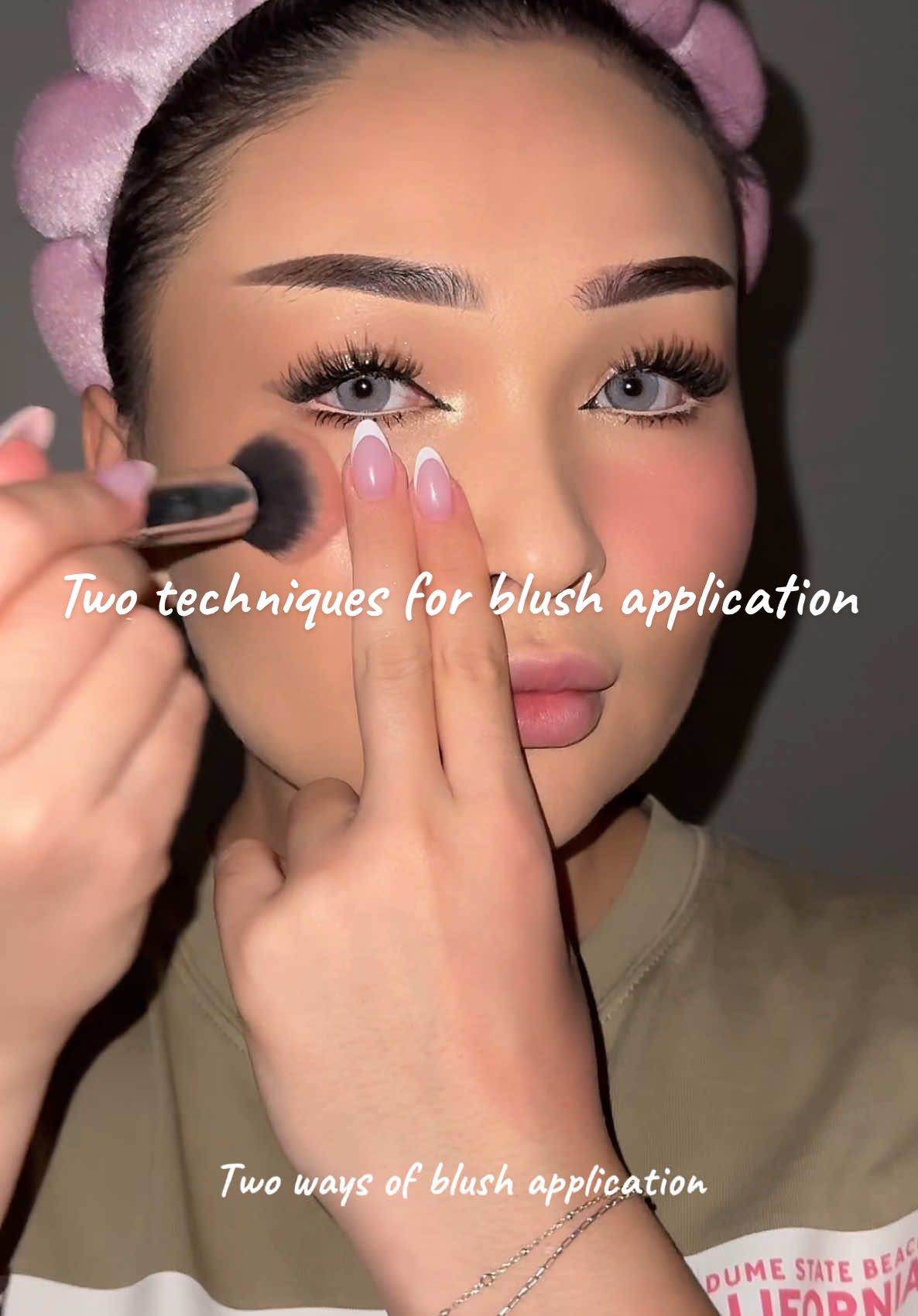 Two ways of blush application 💗  #blushhack #makeuphacks #blush #blushtutorial #makeupforbeginners #blushhacks 