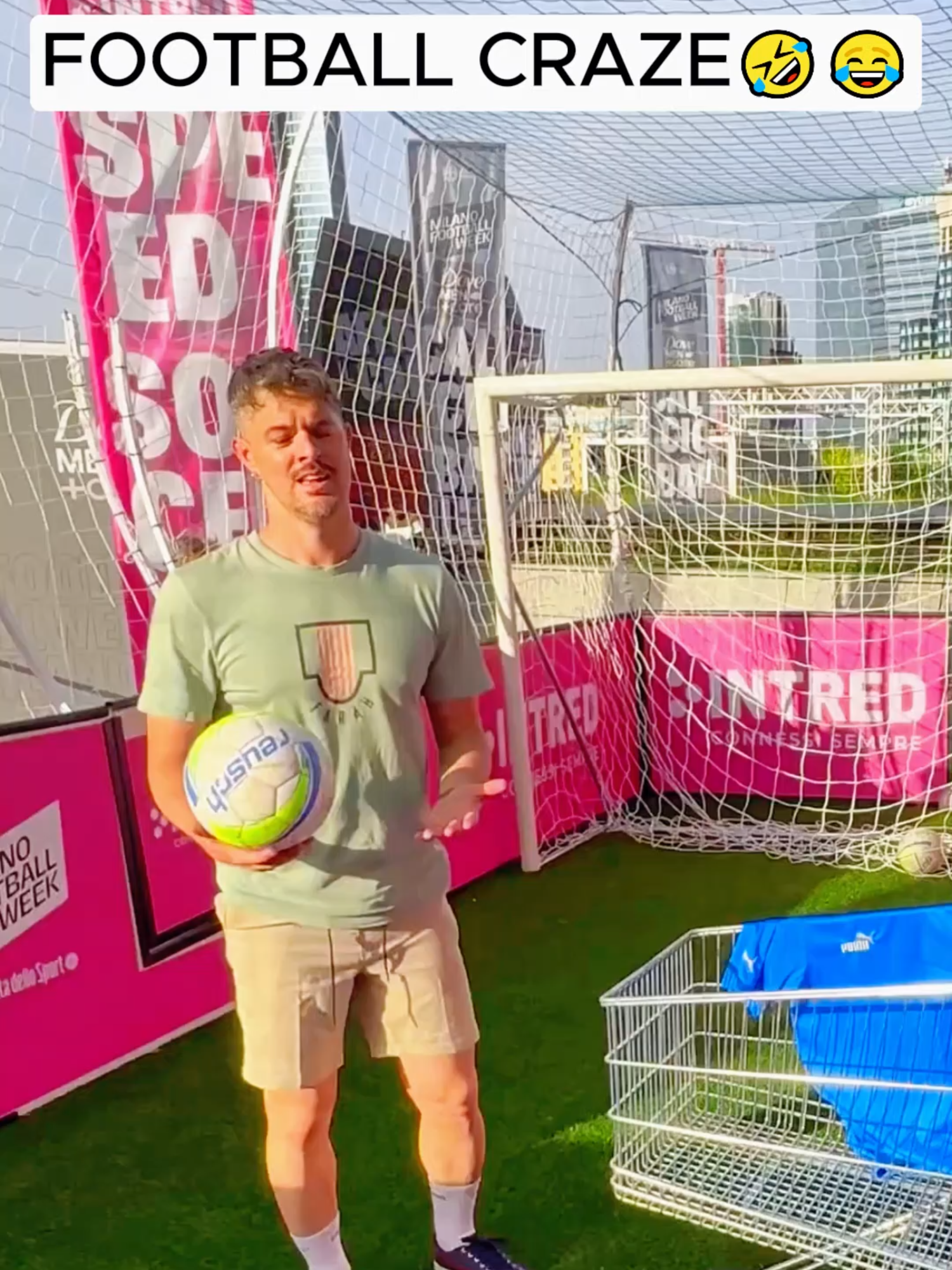 Ready to level up your football game? ⚽🔥 Check out these epic challenges and hacks! 💪 #Football#Streetfootball#FootballSkills#Footballchallenge#Soccer#footballtiktok #footballedit #footballtogether #foot