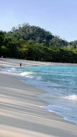 📍Pantai Paal Likupang.             #paalbeach #sulut #manado #wanderlustsulut #wanderfullindonesia #manadopunya #likupang #marinsow #beach #beachview #sand #whitesand #pantaimanado #pantaisulut #pantailikupang #wisatamanado #wisatalikupang 