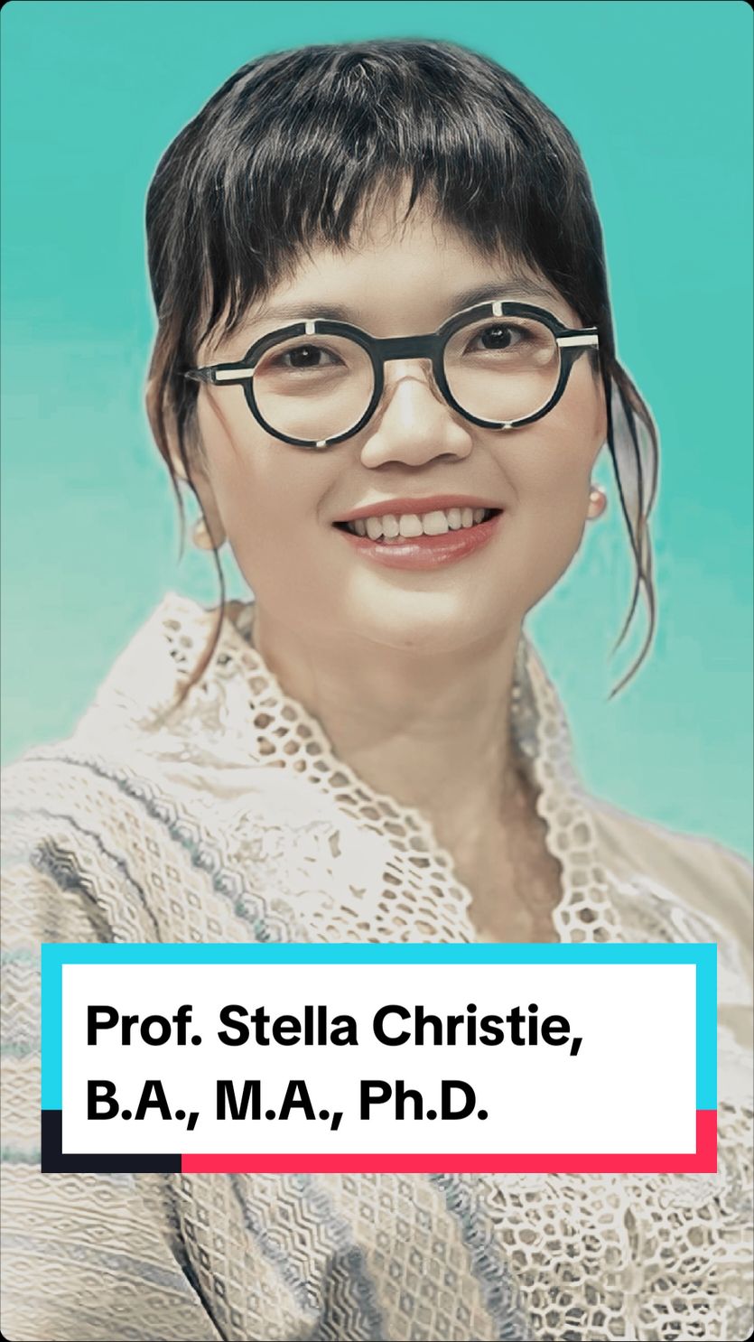 Prof. Stella Christie, B.A., M.A., Ph.D. (lahir di Medan, 11 Januari 1979) adalah seorang akademisi, ilmuwan kognitif asal Medan, Sumatera Utara, Indonesia. Ia memperoleh gelar sarjana dari Harvard University dan gelar Ph.D. dari Northwestern University dalam bidang psikologi kognitif. Saat ini, ia merupakan guru besar di Tsinghua University, Beijing, Tiongkok, di mana ia juga memegang posisi sebagai Research Chair di Tsinghua Laboratory of Brain and Intelligence dan Direktur Child Cognition Center. Selain itu, ia juga merupakan anggota Governing Board untuk Cognitive Science Society dan berperan aktif sebagai penasihat sains dan pendidikan bagi Pemerintah Indonesia. Dan juga menjadi Wakil Menteri Pendidikan Tinggi, Sains, dan Teknologi di Kabinet Merah Putih yang ditugaskan oleh Presiden Jenderal TNI (Purn.) Prabowo Subianto dan Wakil Presiden Gibran Rakabuming Raka. #fyp #foryoupage #stellachristie #wakilmenteri #wamenristek #professor #tsinghuauniversity #wamendiktisaintek #wakilmenteri #kabinetmerahputih #akademisi #prabowo #indonesia 