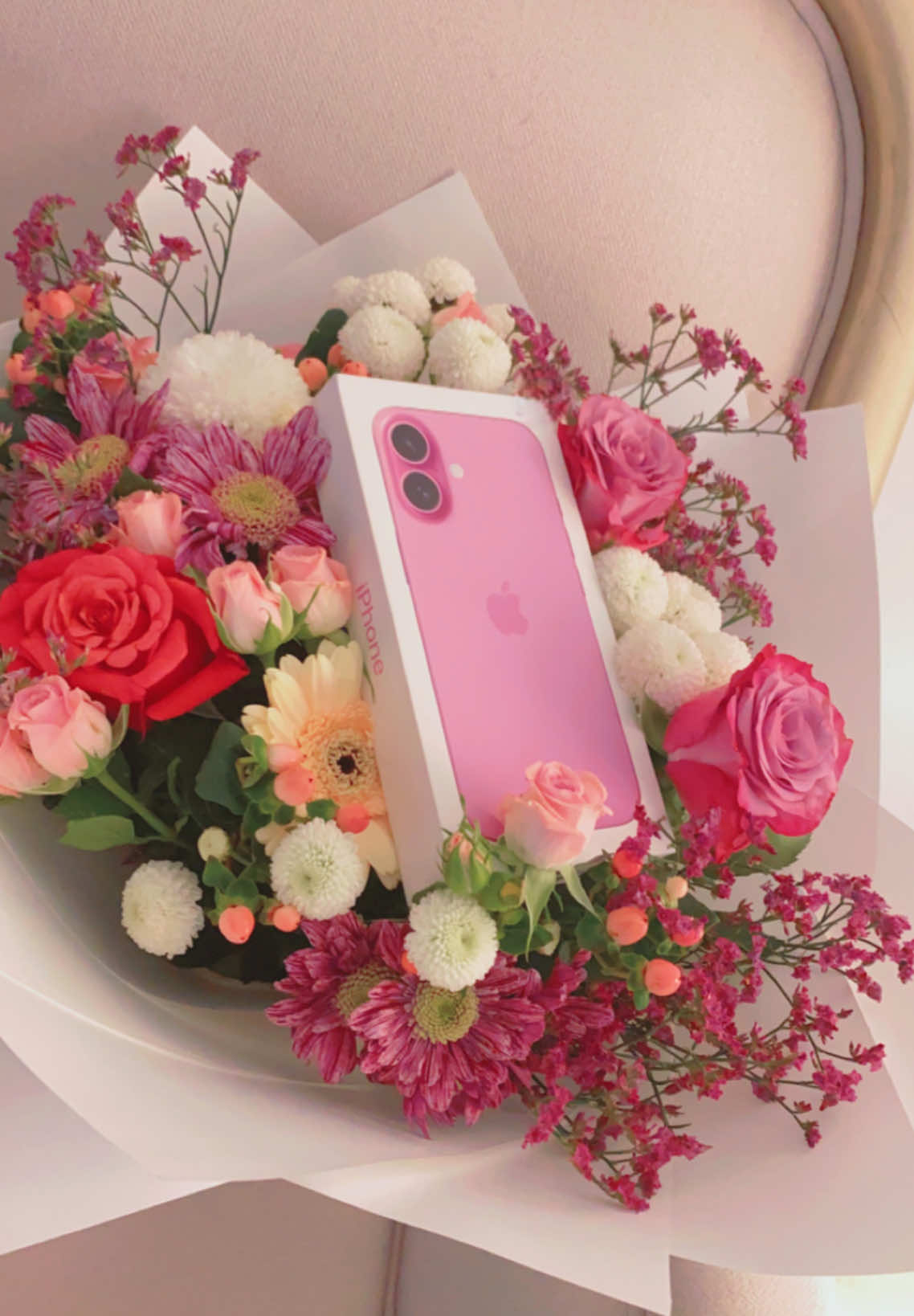 #explore #gift #iphone16 #iphone #آيفون_16 #اكسبلور #آيفون_وردي #fypシ #ترند #تصويري #flowers #هديه #iphone16 #cute #Love