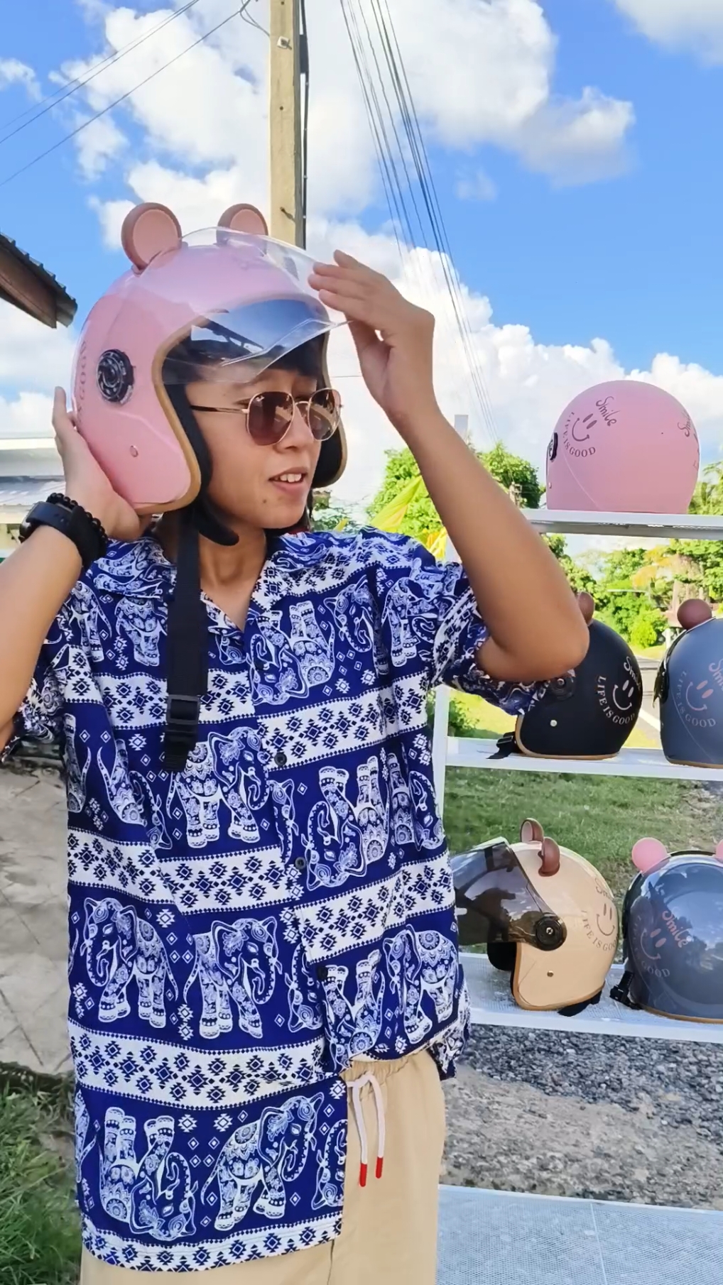 น่าร๊ากกกกก!!! #หมวกกันน็อคน่ารัก #หมวกกันน็อค #มอไซค์ #motorbike 