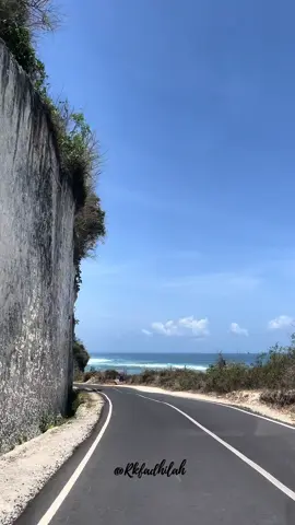 Hamparan pantai Tanah Barak, Bali, Indonesia #tanahbarak #tanahbarakbeach #baliindonesia #bali #pulaubali #pulaubaliindonesia 