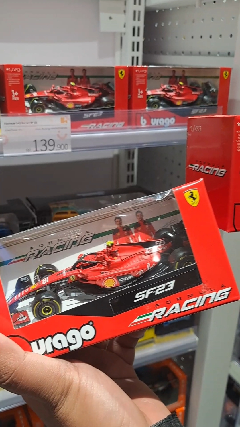 OMG finally i got this #f1girlies #buragoferrari #sainz55🇪🇸 #carlossainz55 #charlesleclerc #ferrarif1 #maxverstappen #kkv #ohsomeindonesia #buragocollection #slemancityhalljogja sisa 3 cuyyyg jastip gue aja ga sih sini