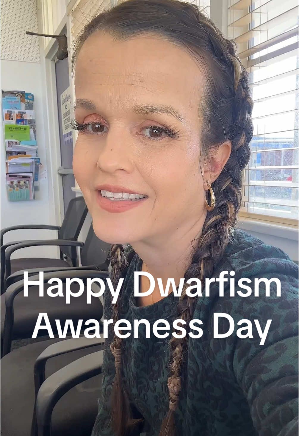 Getting ready for a bug day. 💚#dwarfismawarenessday #fwarfism #dwarfismawareness #littlepeople #speaker #assembly #speaknow #grwm #getreadywithme 