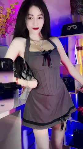 Xinh kiểu sang í #sarahduongreview #sarahduongreviewnhanh #sarahduongvlog #reviewquanao #tetnguyendan2025🧧🎆🧨 #muasamtet #sweater #tetmaiman #tiktokshop #LearnOnTikTok #tethungkhoi 